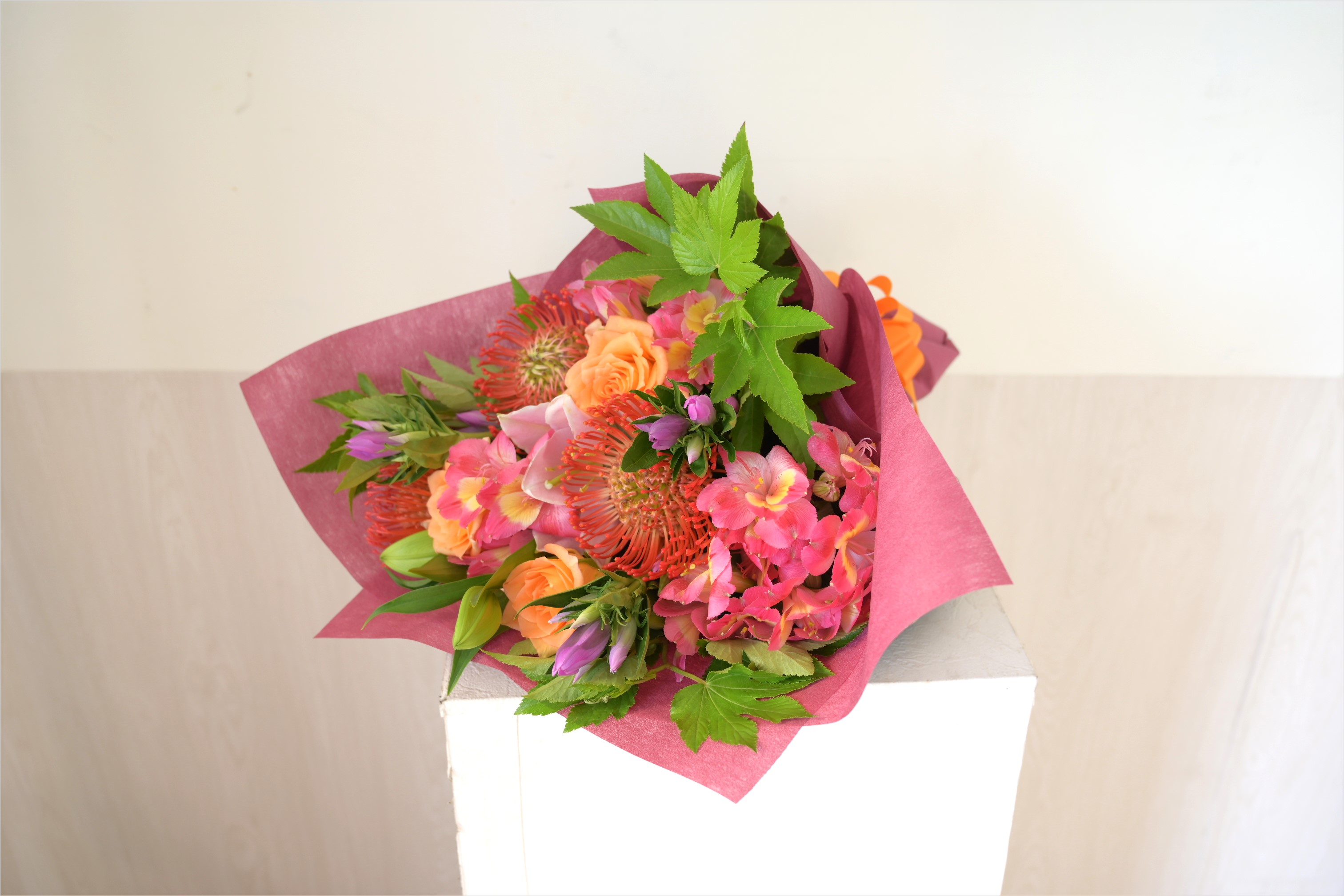 ピンクッションの入った花束♪